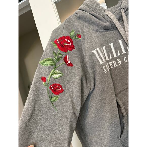 Hollister Southern California Cropped Hoodie with Embroidered Roses size medium - Picture 4 of 9